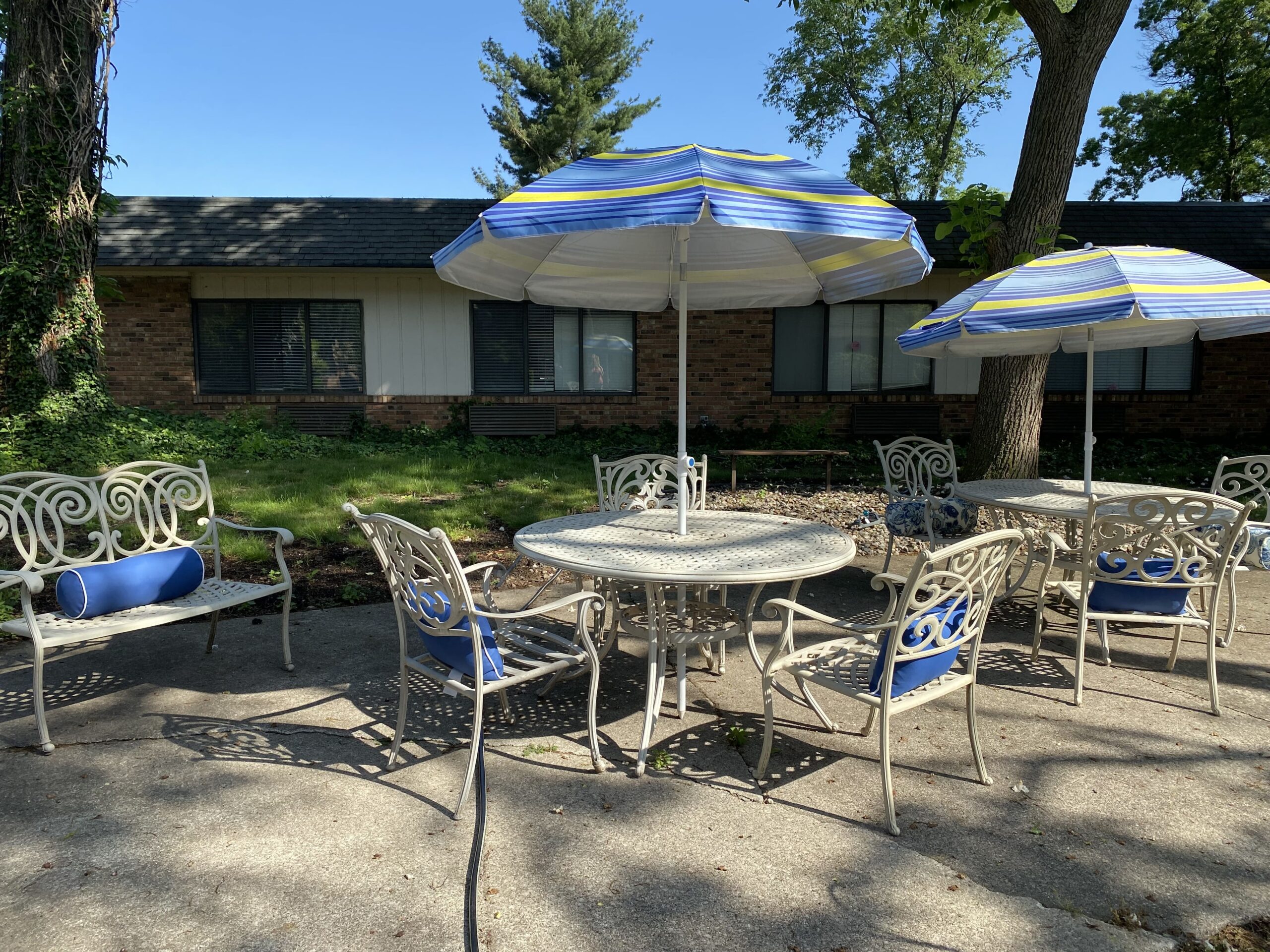 Brickyard Healthcare Fountainview Care Center exterior patio with tables and chairs