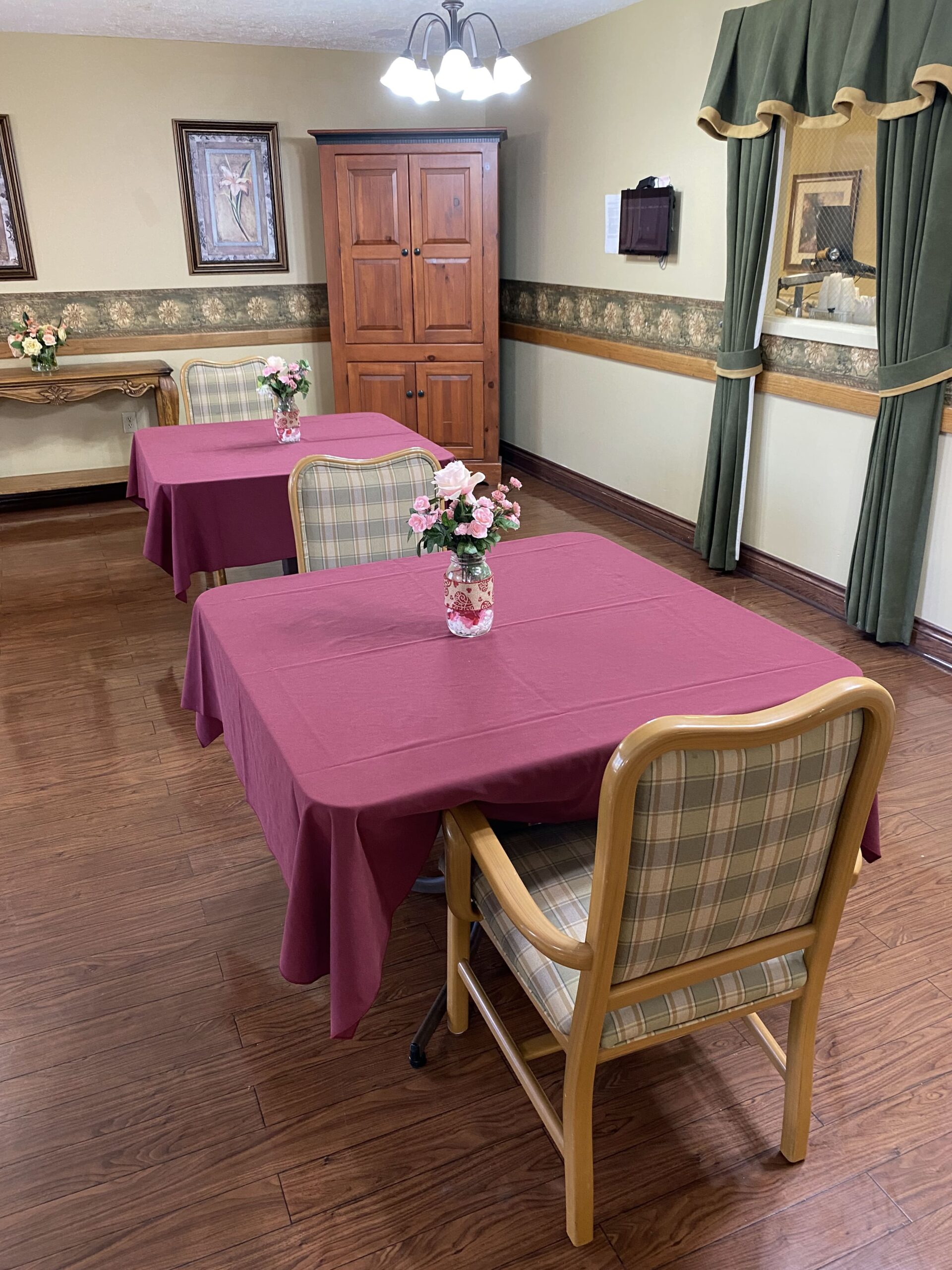 Brickyard Healthcare Golden Rule Care Center dining area