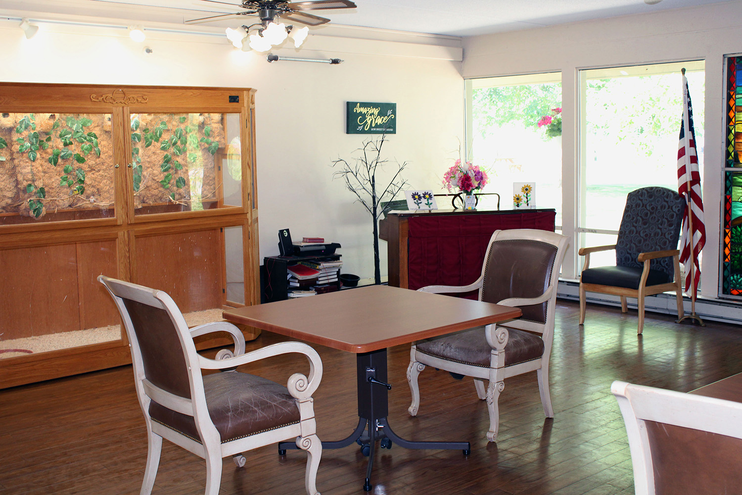 Brickyard Healthcare Knox Care Center sitting area with table and chairs