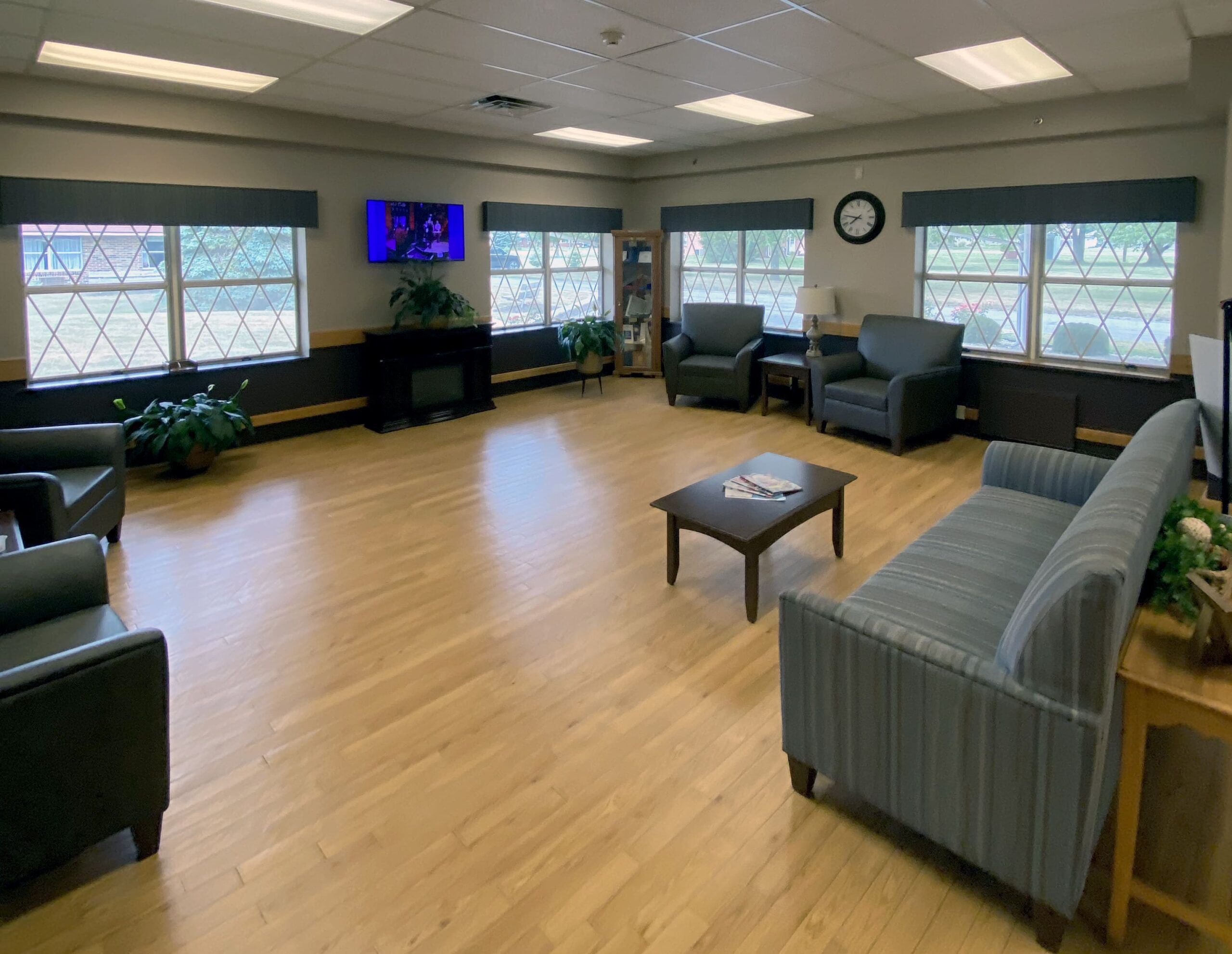 Brickyard Healthcare Sycamore Village Care Center sitting area