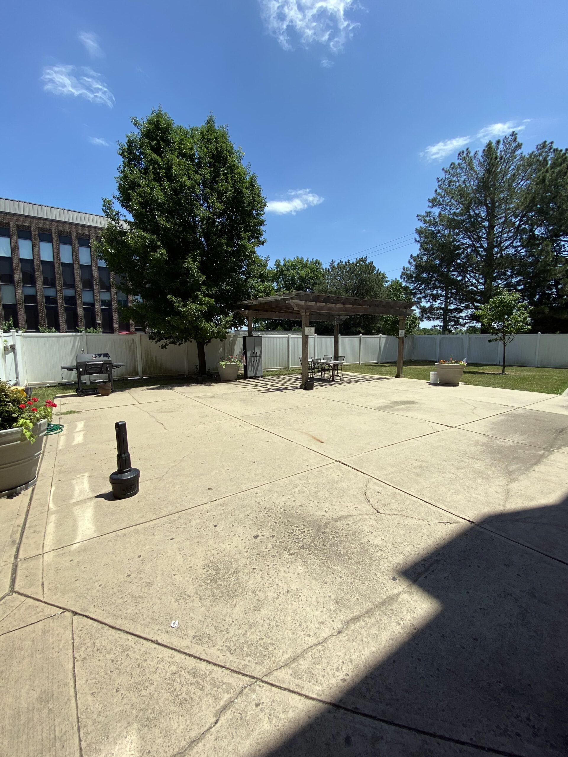 Brickyard Healthcare Willow Springs Care Center exterior patio area